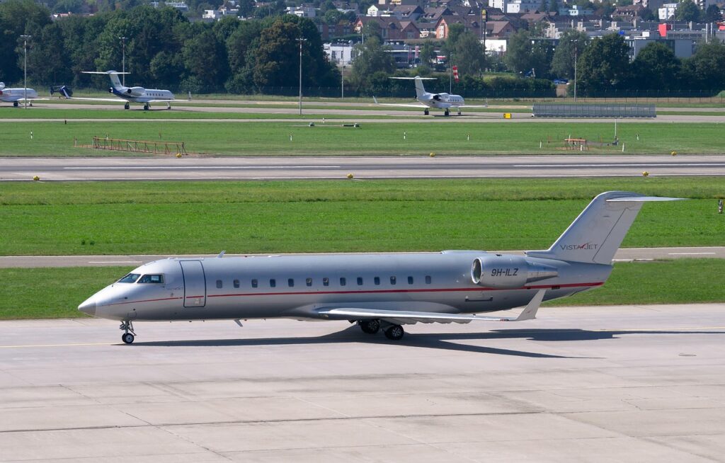 g4a11f816dbbe5c693502d85003522d7c8fb6df516f39e43a5bac7524efec3917245ce4c6077590fcea196fac94989d5bab0f0b3374e839e14c58219b8bee623d_1280-1683389 bombardier challenger 850, vistajet, airport zurich, jet, aviation, transport, airport, tarmac, plane, flight, departure, private jet, business trip, private plane, wealth, rich, private jet, private jet, private jet, private jet, private jet, private plane